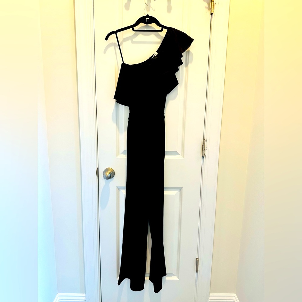 Elegant Black One-Shoulder Jumpsuit